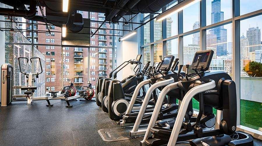 Sentral Michigan Avenue Apart otel Chicago Konforlar fotoğraf The gym at The Standard East Village