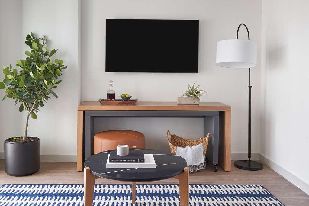 Sentral Michigan Avenue Apart otel Chicago Oda fotoğraf A television set in a living room